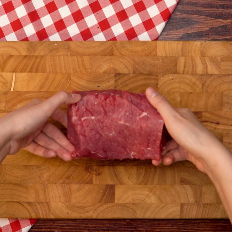 Bước 1 Sơ chế thịt thăn bò Bò Wellington
