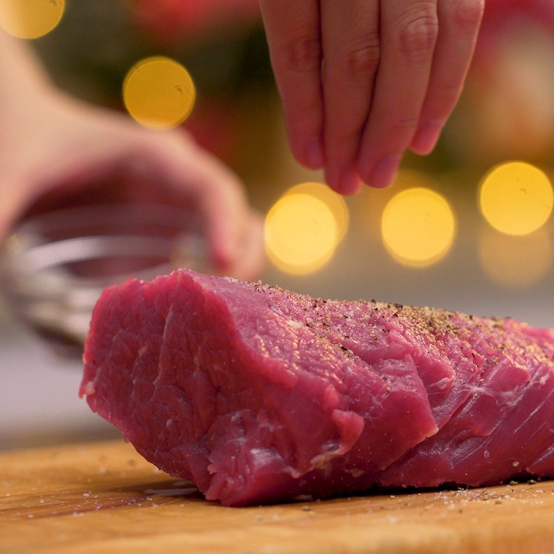 Bước 1 Sơ chế thịt thăn bò Bò Wellington