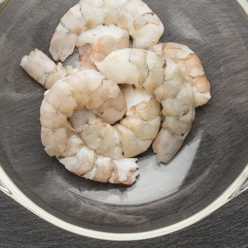 Bước 1 Sơ chế tôm Sandwich tôm salad