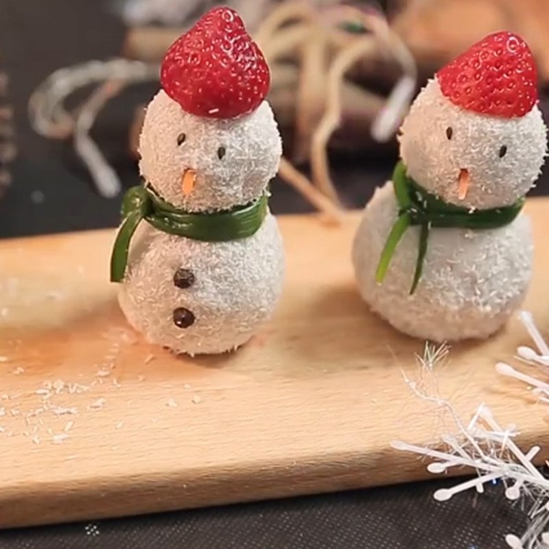 Bước 6 Thành phẩm Cách làm bánh Noel hình người tuyết từ khoai môn