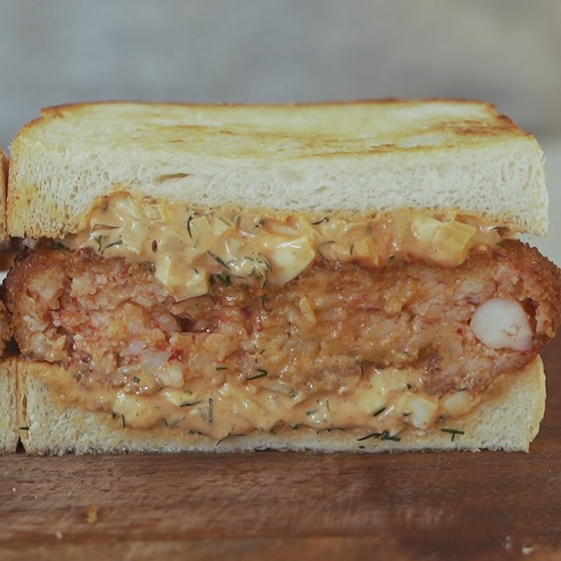 Bước 7 Thành phẩm Sandwich tôm chiên xù