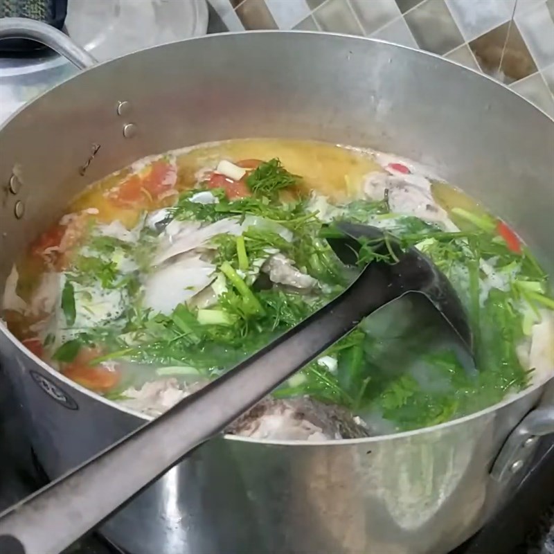 Bước 5 Thành phẩm Canh chua cá mè nấu mẻ