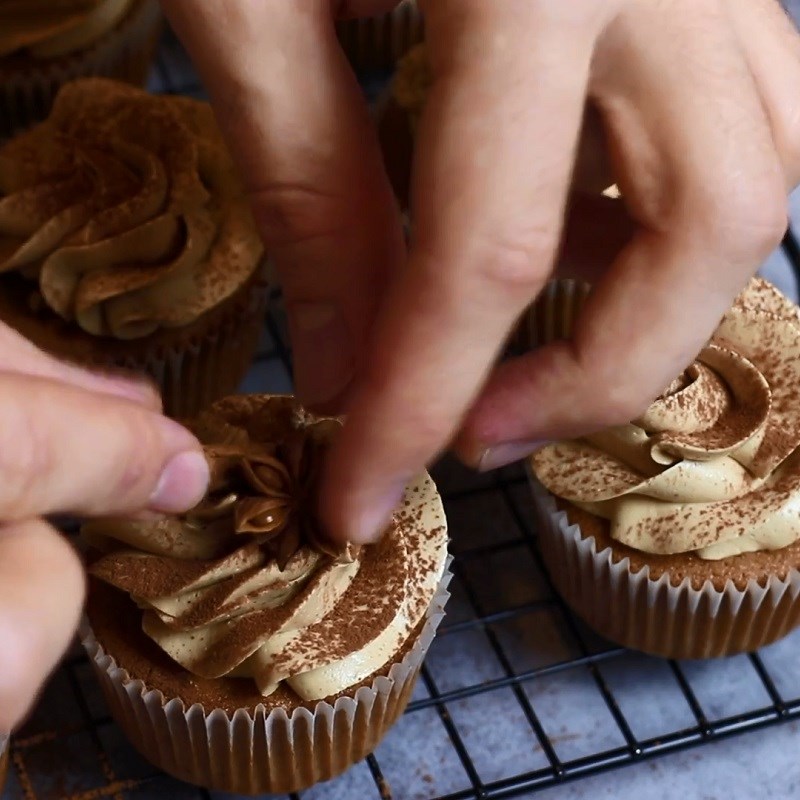 Bước 6 Trang trí Bánh masala chai cupcake