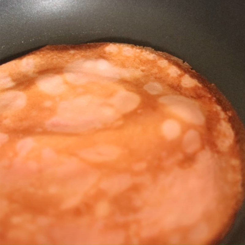 Bước 3 Tráng vỏ bánh crepe Bánh crepe dâu tây ngàn lớp