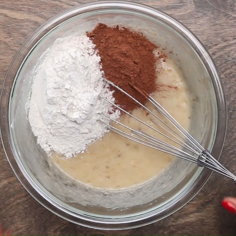Bước 2 Trộn bột Brownie bơ đậu phộng chuối