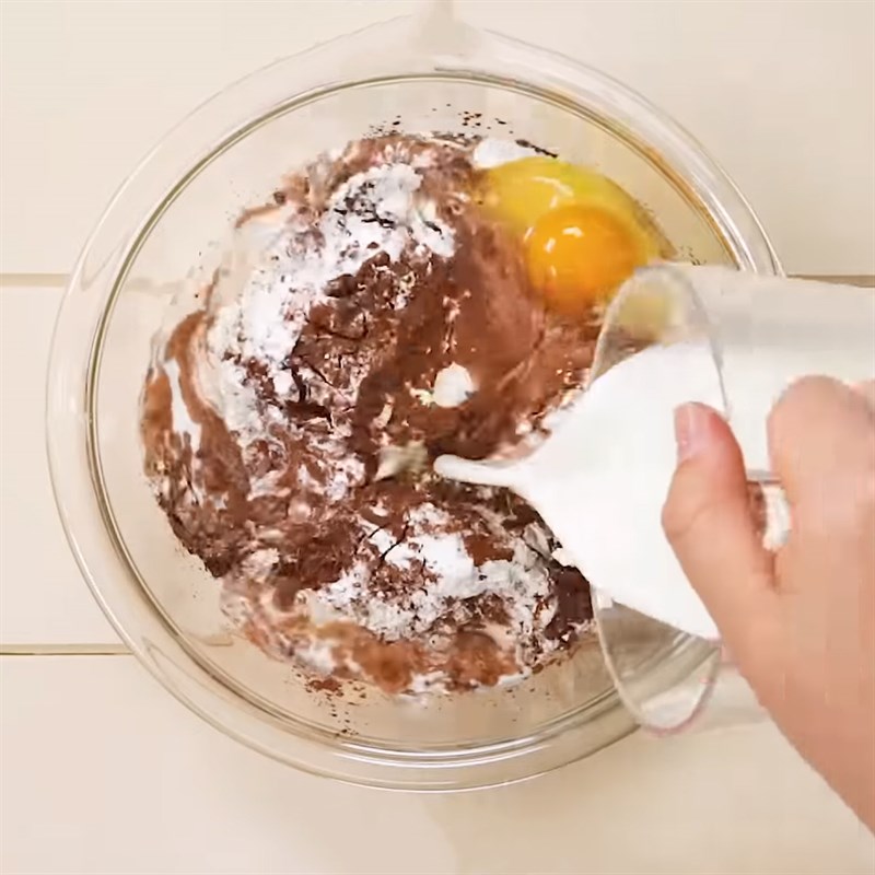 Bước 1 Trộn bột bánh Bánh cá socola