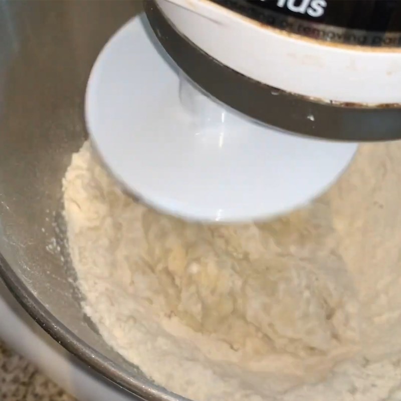 Bước 3 Trộn bột bánh mì Bánh mì sữa ngọt nhân khoai môn