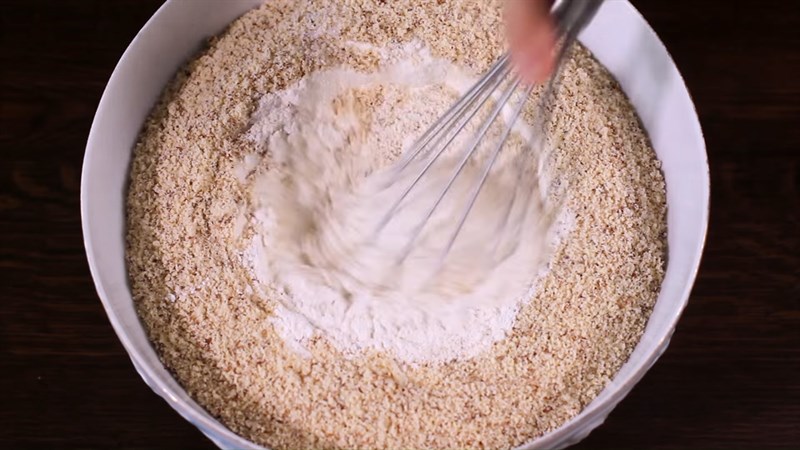 Bước 1 Trộn bột khô Bánh Linzer dâu tây