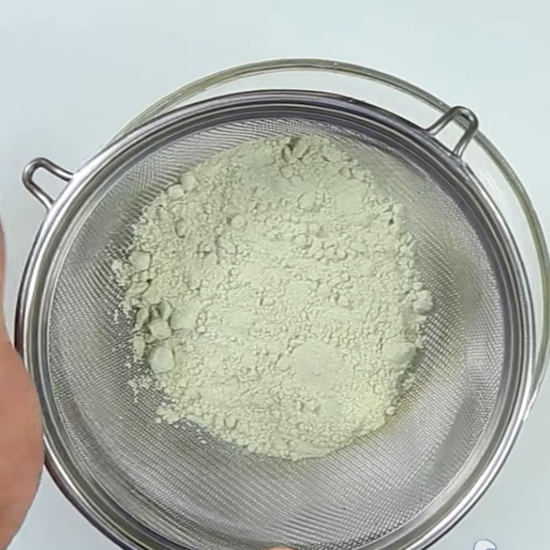 Bước 2 Trộn bột lòng đỏ trứng Bánh rán trà xanh nhân socola