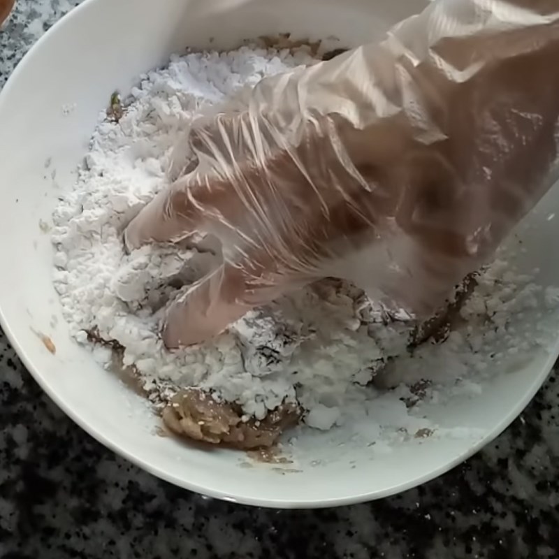 Bước 2 Trộn bột vào cá thác lác Bánh phồng cá thác lác