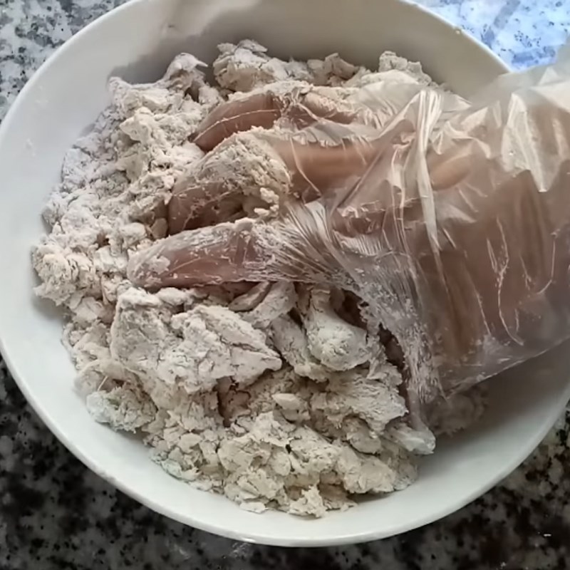 Bước 2 Trộn bột vào cá thác lác Bánh phồng cá thác lác
