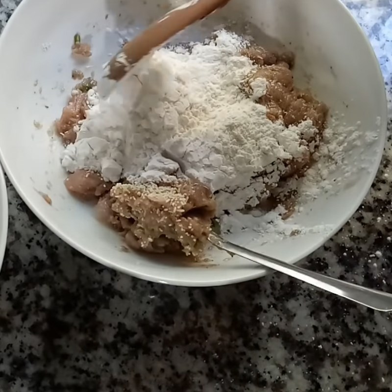 Bước 2 Trộn bột vào cá thác lác Bánh phồng cá thác lác