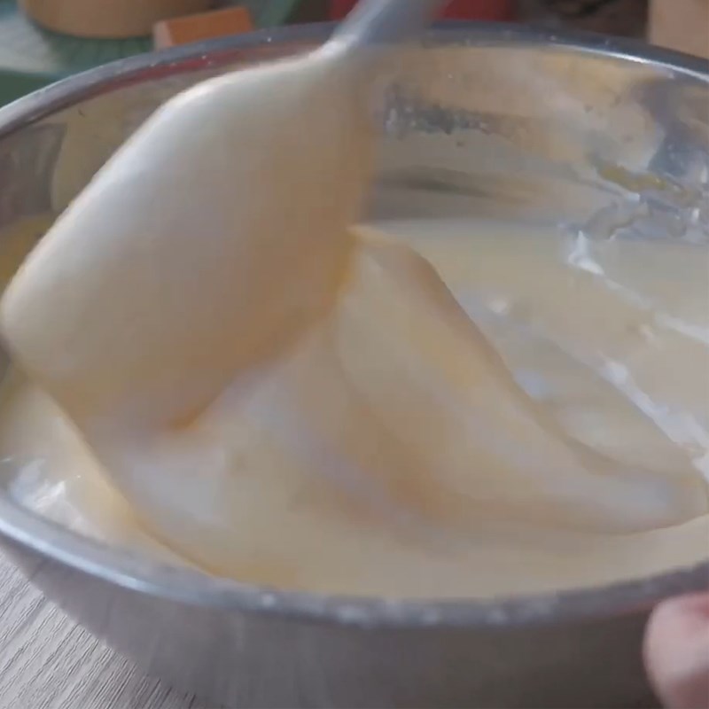 Bước 4 Trộn bột với lòng trắng trứng Bánh bông lan Hồng Kông