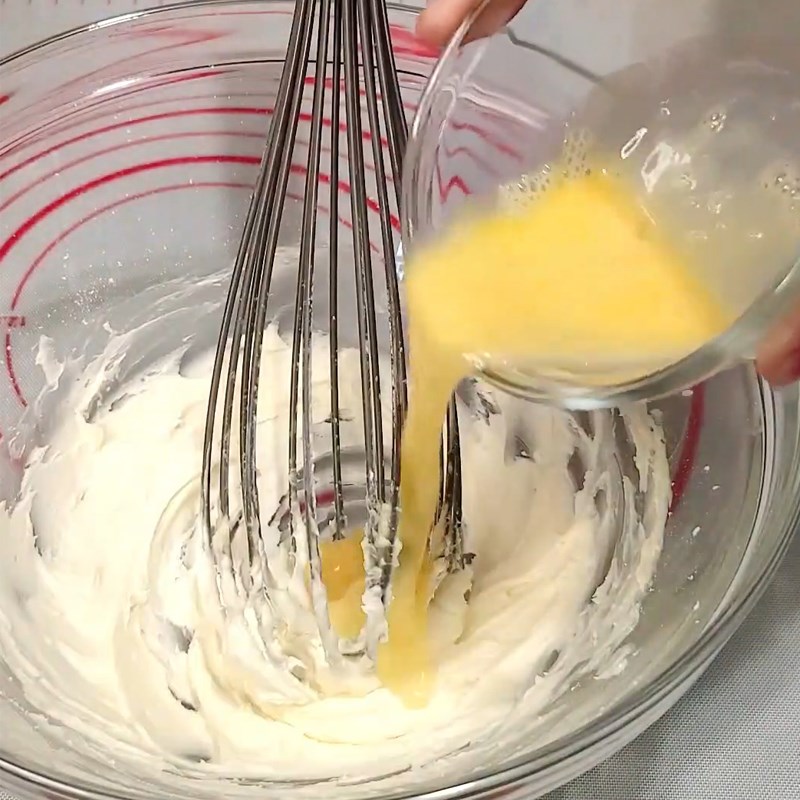 Bước 1 Trộn hỗn hợp bột Bánh melonpan hình con rùa