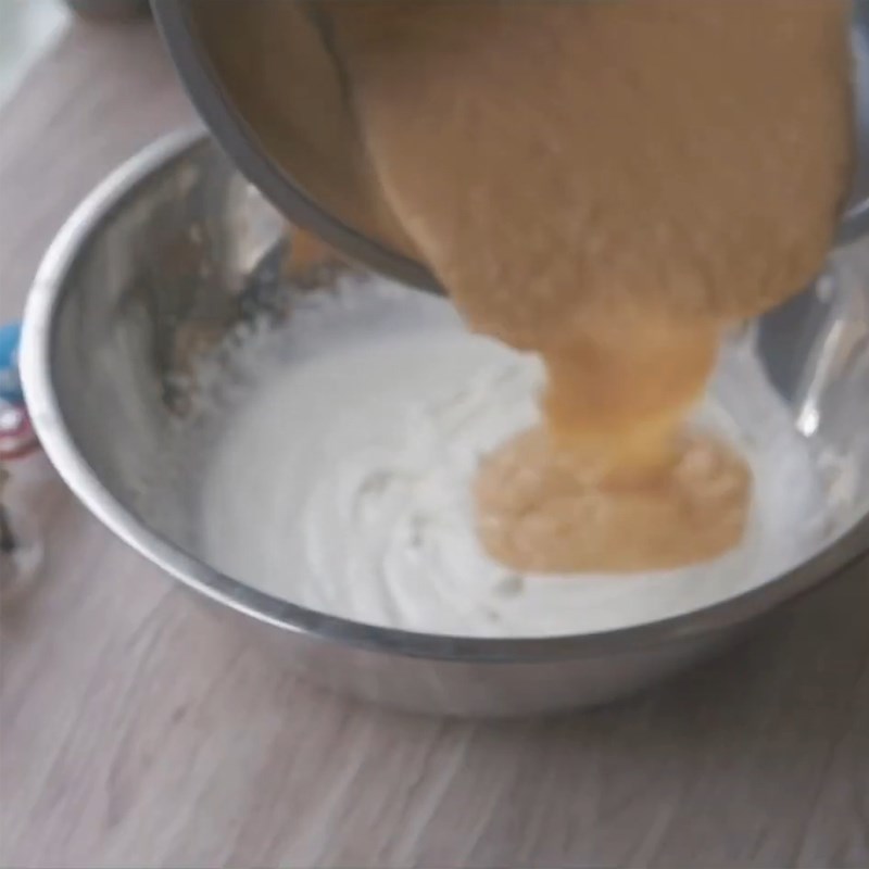 Bước 5 Trộn hỗn hợp mousse Bánh mousse táo caramel