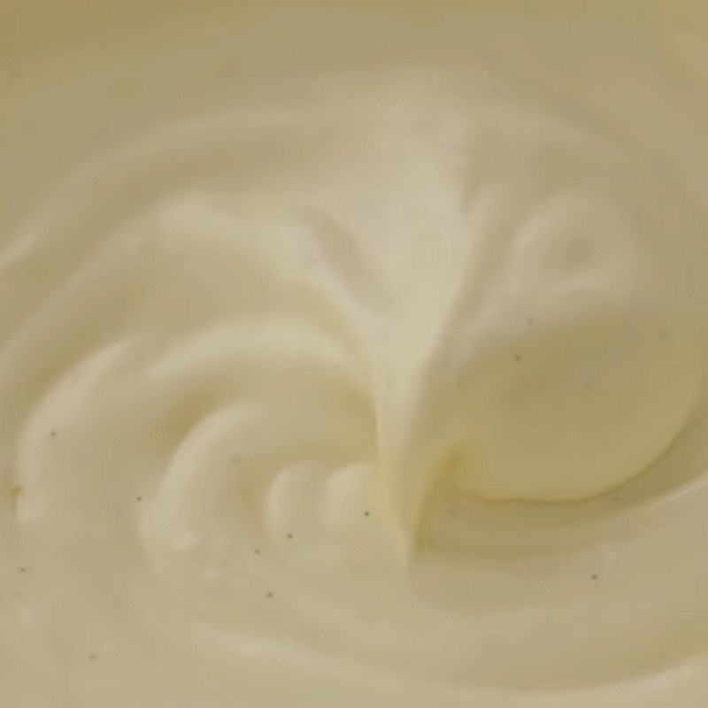 Bước 4 Trộn kem trứng Bánh su kem nhân đào