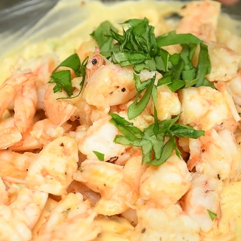 Bước 5 Trộn salad Sandwich tôm salad