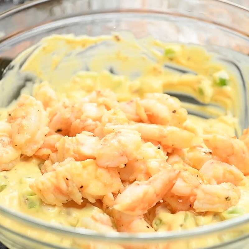 Bước 5 Trộn salad Sandwich tôm salad