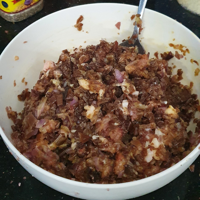 Bước 2 Ướp thịt Thịt cuốn lá lốt chiên giòn