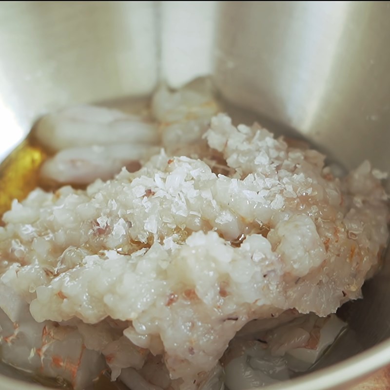 Bước 2 Ướp thịt tôm Sandwich tôm chiên xù