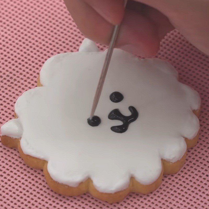 Bước 6 Vẽ bánh Bánh quy đường BTS - Royal Icing Cookie