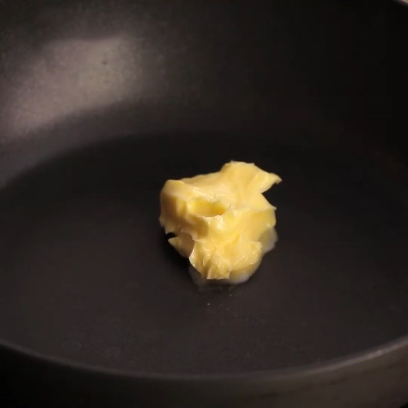 Bước 2 Xào gia vị Burger phở