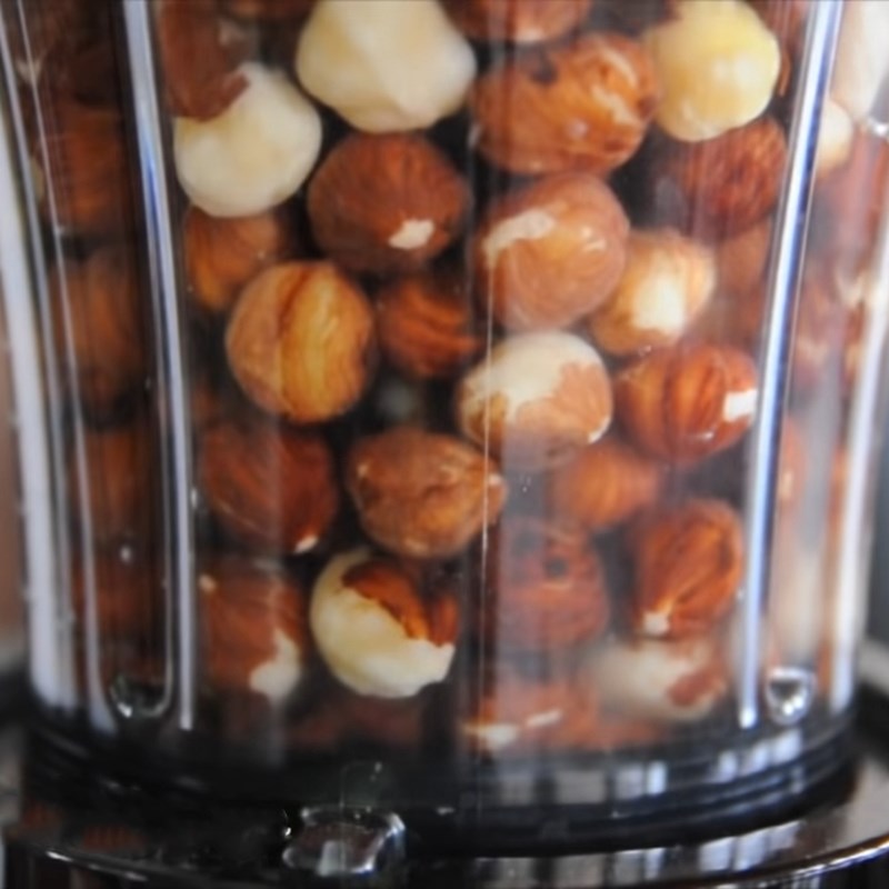 Bước 2 Xay hạt phỉ Sữa hạt phỉ hương socola