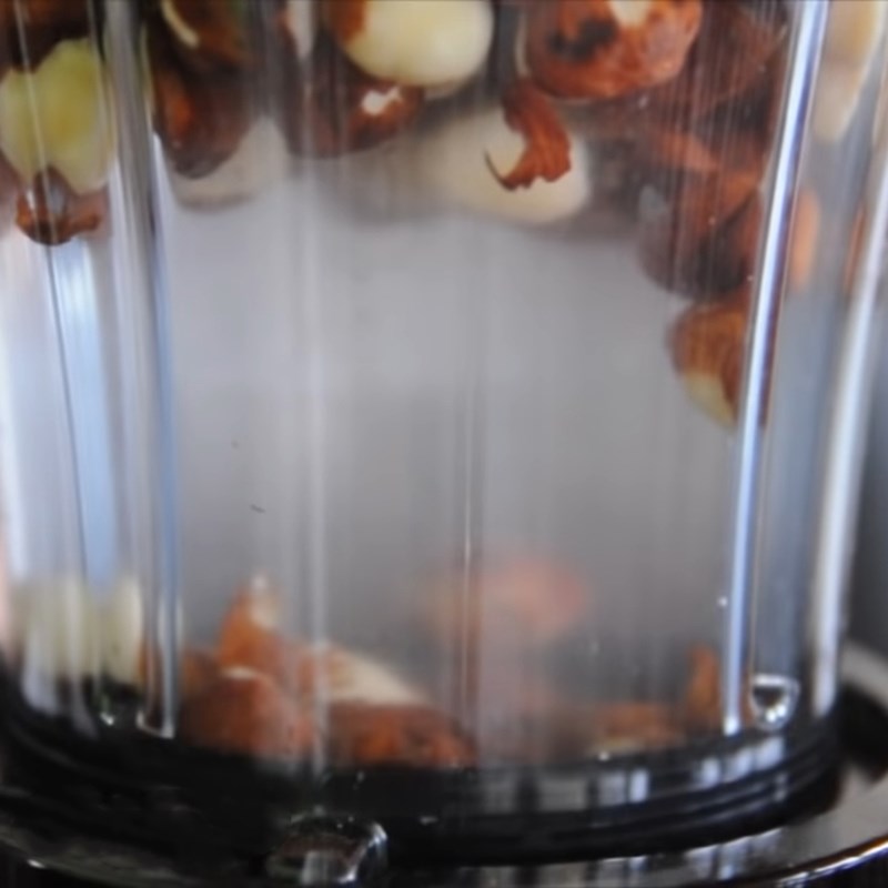 Bước 2 Xay hạt phỉ Sữa hạt phỉ hương socola