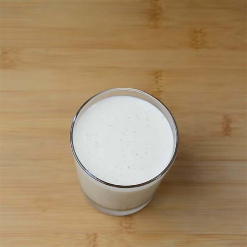 Bước 2 Xay sữa lắc Sữa lắc chuối hạnh nhân