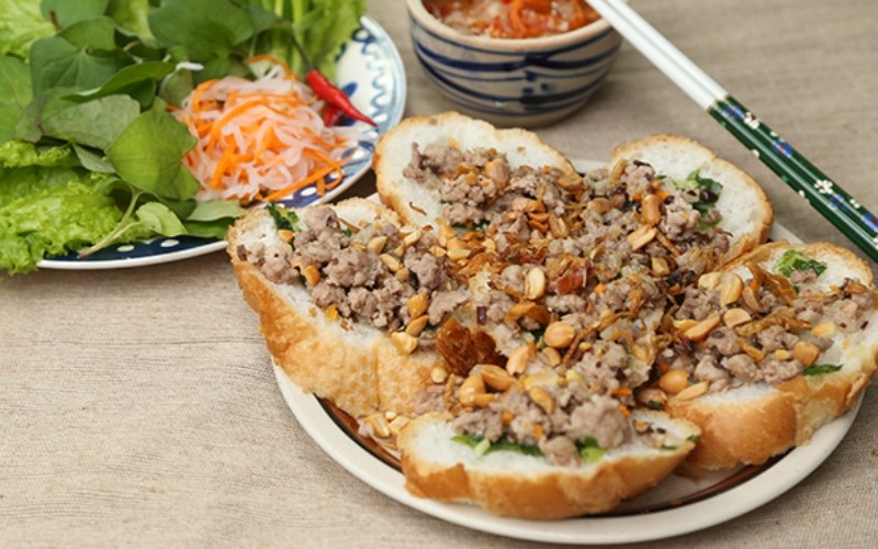 Bánh mì hấp thịt băm