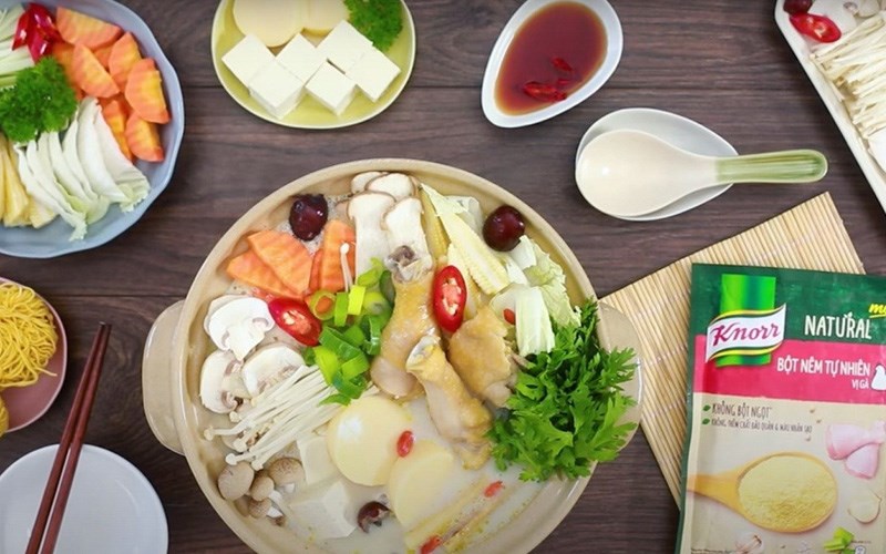 Lẩu con gà sữa đậu nành