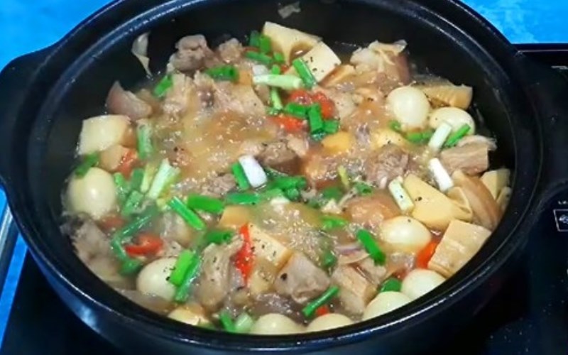 Thịt kho trứng cút 