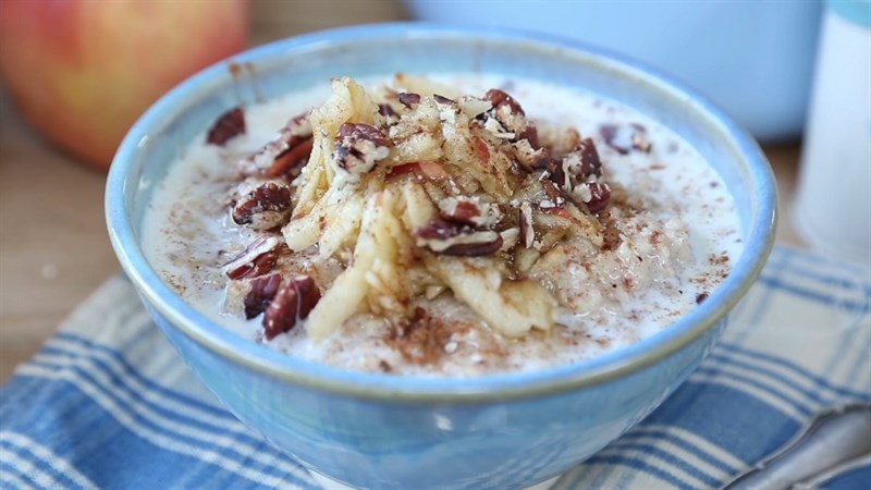 ch&aacute;o yến mạch t&aacute;o v&agrave; mật ong