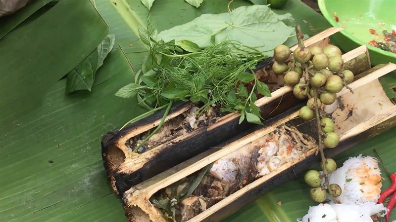 Cách làm con cá quả nướng ống tre cuốn hút thơm ngon dễ dàng làm