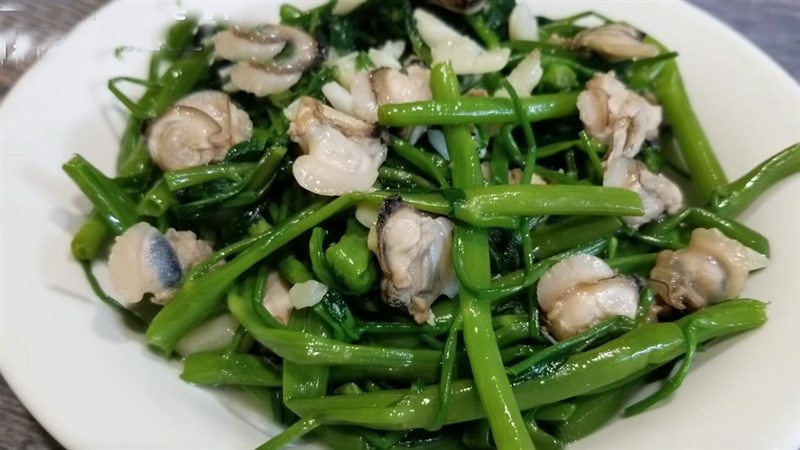 Ngh&ecirc;u x&agrave;o rau muống