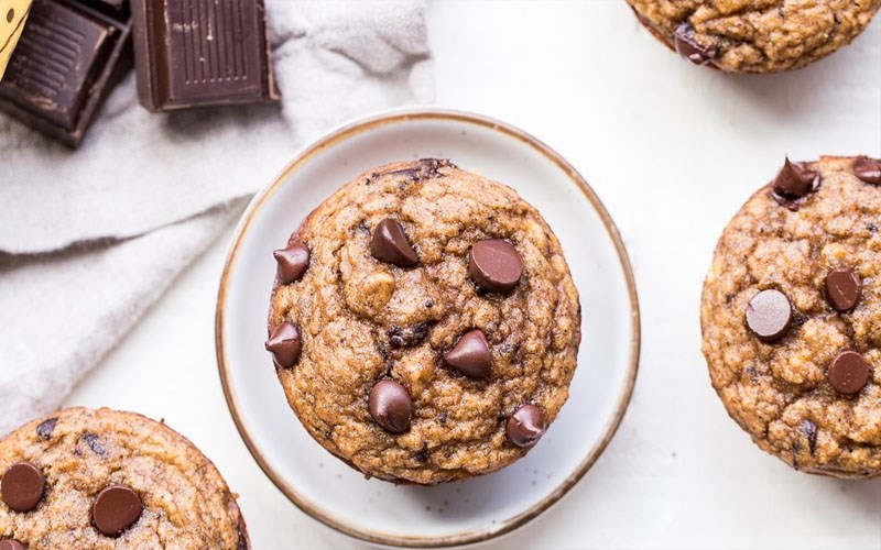 Bánh muffin chuối và socola chip