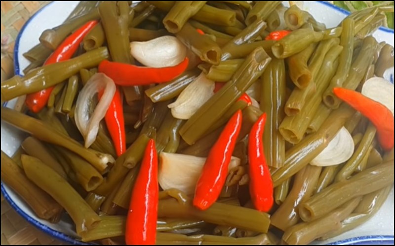 Rau muống ng&acirc;m chua ngọt 