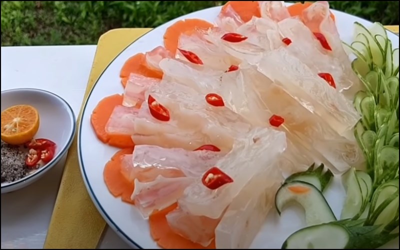 Tai heo ng&acirc;m chua ngọt