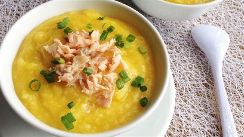 Ch&aacute;o c&aacute; hồi b&iacute; đỏ