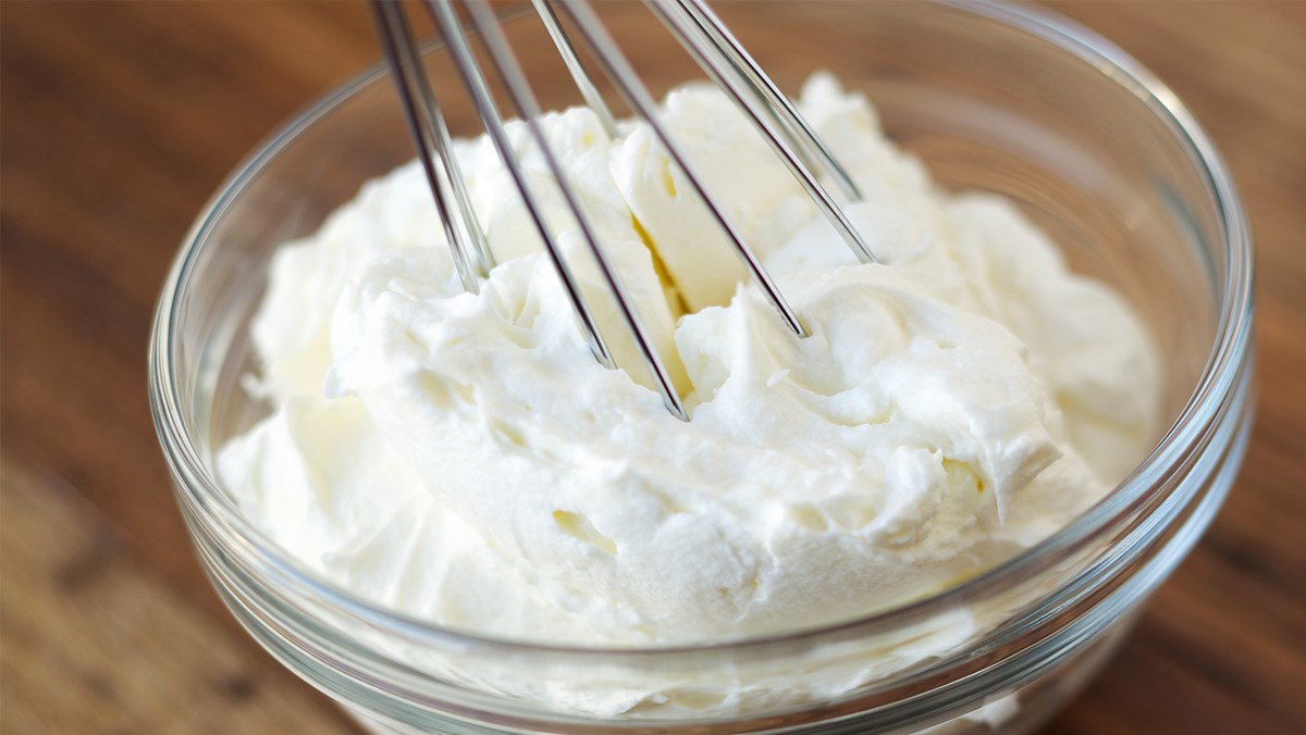 Cách đánh kem tươi topping Cream bằng tay và bằng máy đơn giản