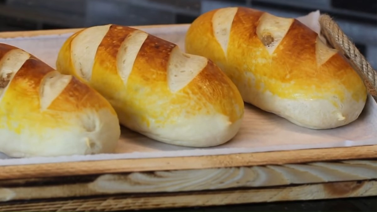 Cách làm bánh mì sữa nhân thịt phô mai mềm thơm ngon