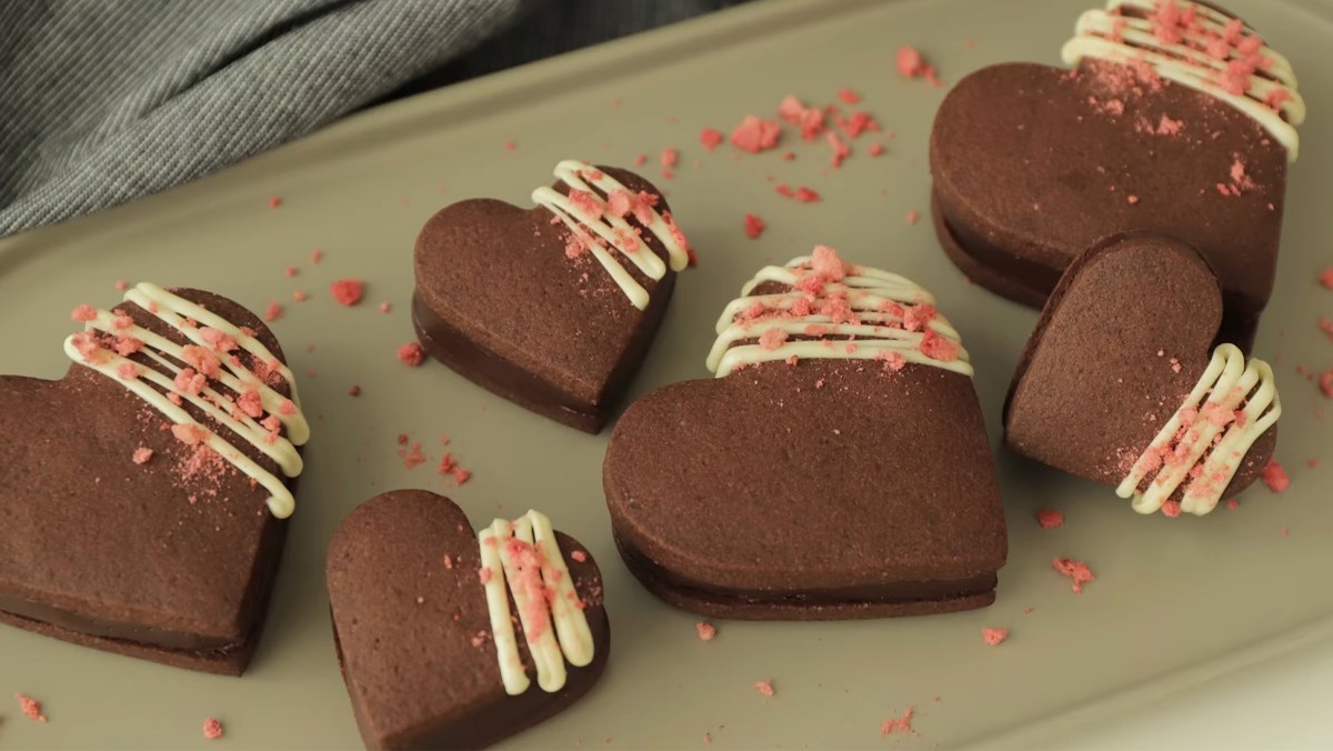 Cách làm bánh quy socola nhân truffle hình trái tim đơn giản tặng ...
