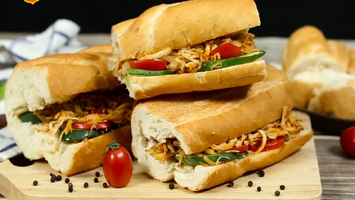 Bánh mì gà xé