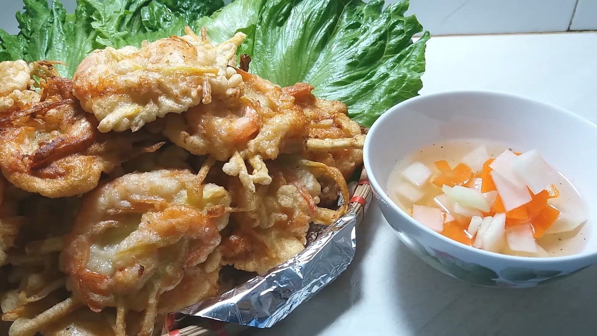 Bánh tôm Hồ Tây