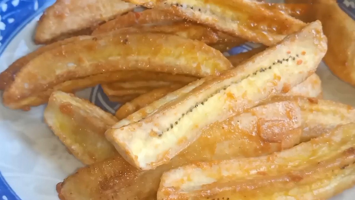 Cách làm chuối xanh chiên giòn sốt bơ tỏi