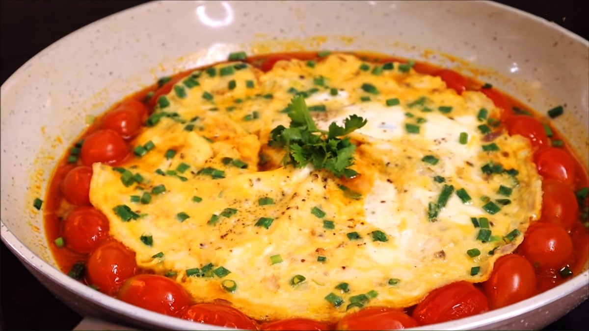 3 cách làm trứng chiên cà chua, kim chi và rau củ cực ngon đơn giản