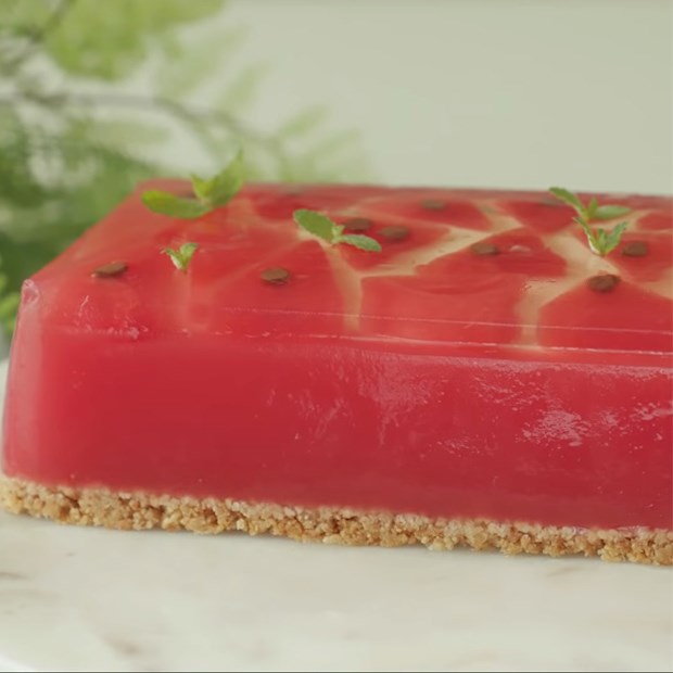 Cách làm cheesecake thạch dưa hấu đơn giản, xinh xắn đón Tết