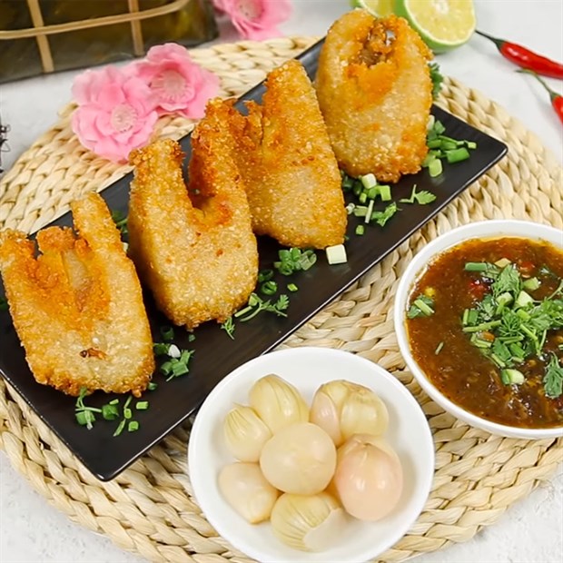 Bánh chưng chiên sốt tiêu đen