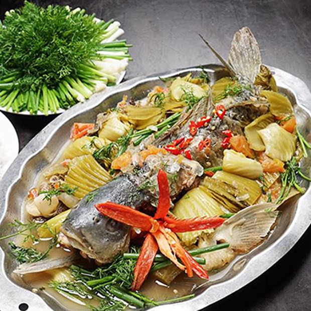 Món ăn từ cá chép: Cá chép không chỉ là loại cá phổ biến trong ẩm thực Việt Nam, mà còn có thể biến hóa thành rất nhiều món ăn ngon miệng và độc đáo như cá chép nướng muối ớt, canh cá chép nấu chua, hay cá chép chiên giòn. Đến và thưởng thức ngay!
