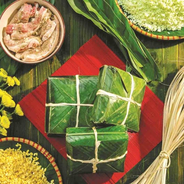 Bánh chưng, bánh giầy và bánh tét là những món ăn truyền thống của dân tộc Việt Nam. Nếu bạn muốn tìm hiểu chi tiết về các loại bánh này, hãy xem hình ảnh liên quan đến chủ đề này.